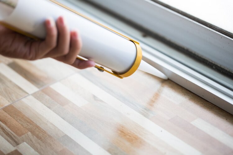 Choose a Caulking Gun For Waterproofing a Window